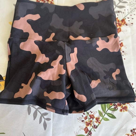 RYDERWEAR- ADAPT HIGH WAISTED SCRUNCH SHORTS X Small SZ - Picture 2 of 2
